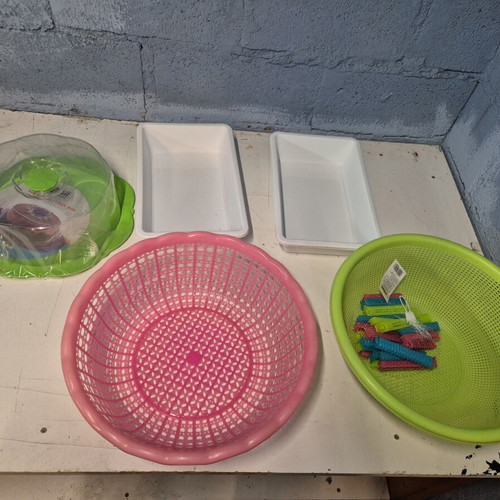 Various plastic kitchen items new