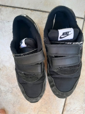 Nike αθλητικά μεταχειρισμένα για αγόρια μέγεθος 33 μαύρα