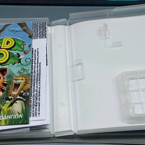 World of Zoo Nintendo DS case used with all accessories