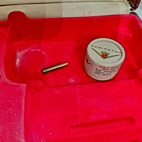 Remington vintage electric shaver from the 1960s like new