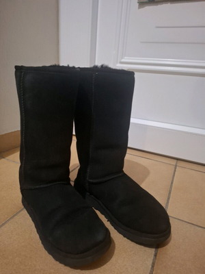 Ugg boots black size 38 used