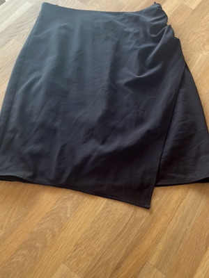 Midi skirt black like new, size XL 42 14