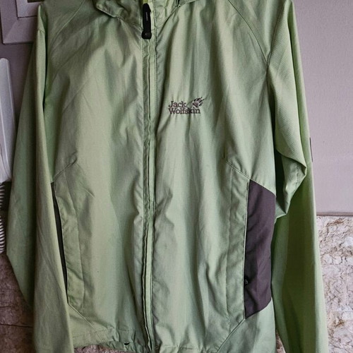Jack Wolfskin women's windbreaker size M like new, green