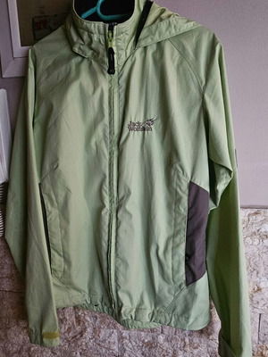 Jack Wolfskin women's windbreaker size M like new, green