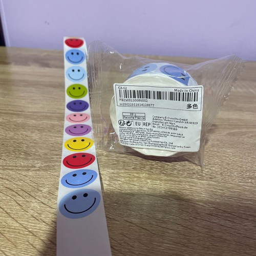 Stickers new, 500 on a roll