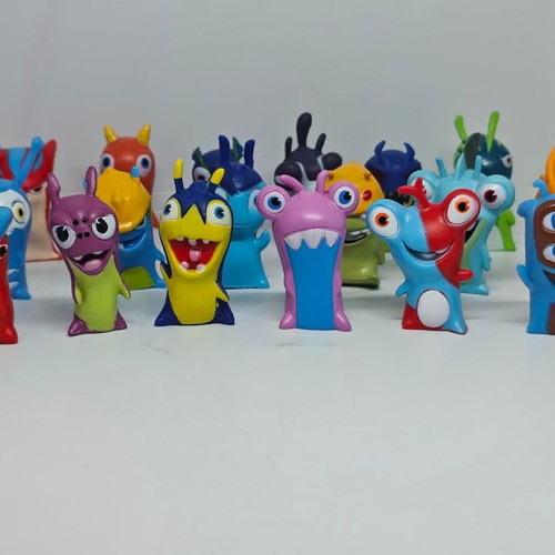 Slugterra figures set like new, collection of 24 pieces