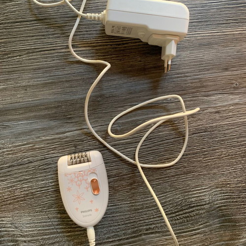 Philips Satinelle epilator with floral design