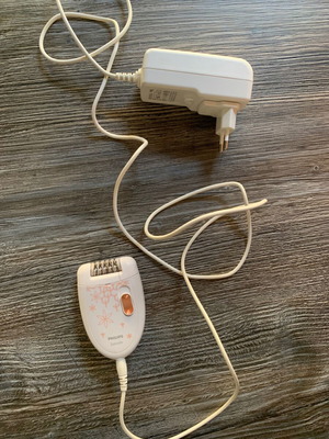 Philips Satinelle epilator with floral design