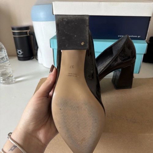 Basic black pumps like new, size 37