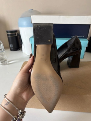 Basic black pumps like new, size 37