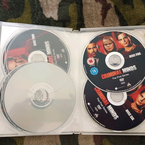 DVD packs with crime and horror movies like new, Criminal Minds missing disc