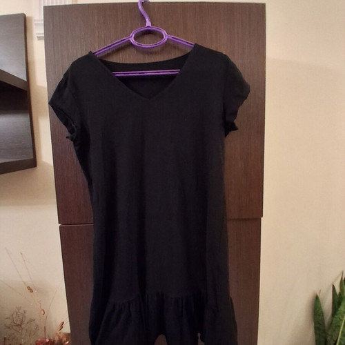 Dresses pack of 2 L mako cotton like new, black and red