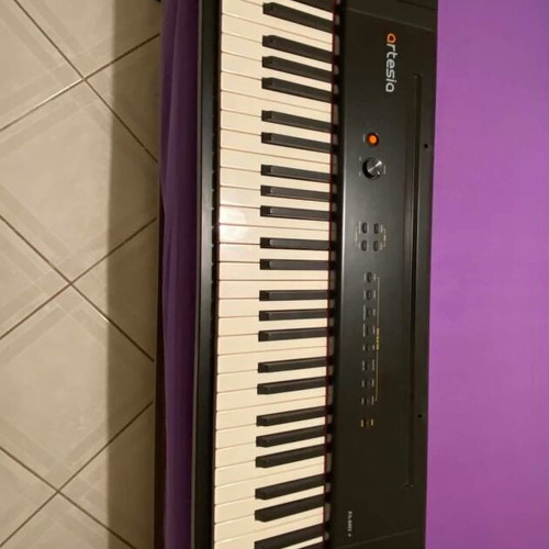 Artesia Electric Piano like new with sustain pedal