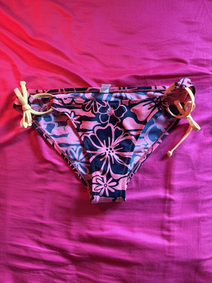 Club Neuf bikini bottom used, medium size, black and red