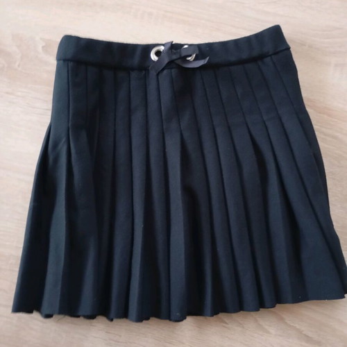 Zara pleated black skirt for girl 5/6 years like new