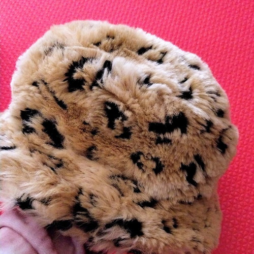 Fur hat and scarf leopard print like new
