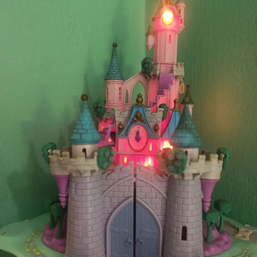 Polly Pocket Disney Cinderella's Castle 1995 like new with working lights