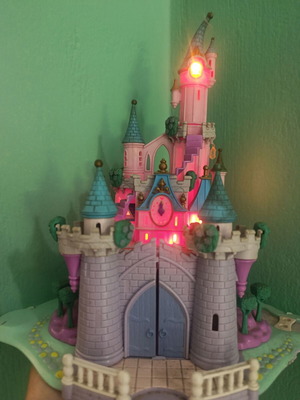 Polly Pocket Disney Cinderella's Castle 1995 like new with working lights