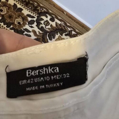 Bershka women's chino pants size 42 like new, white