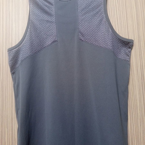 Under Armour kids' sports shirt like new, gray, size 9 years