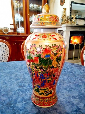 Chinese vase with lid 35 cm