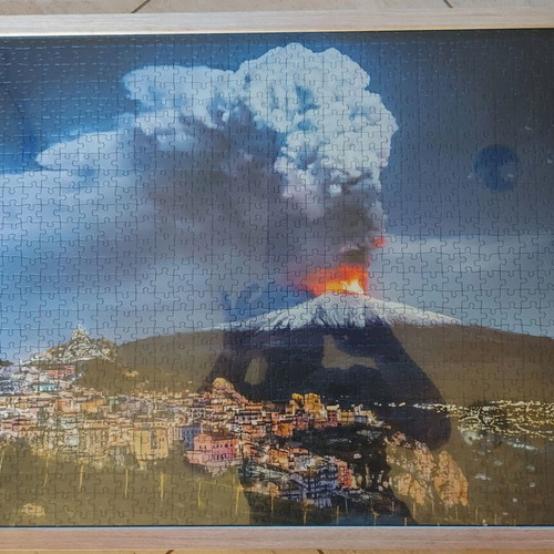 Framed puzzle like new, dimensions 0.53x0.73 m