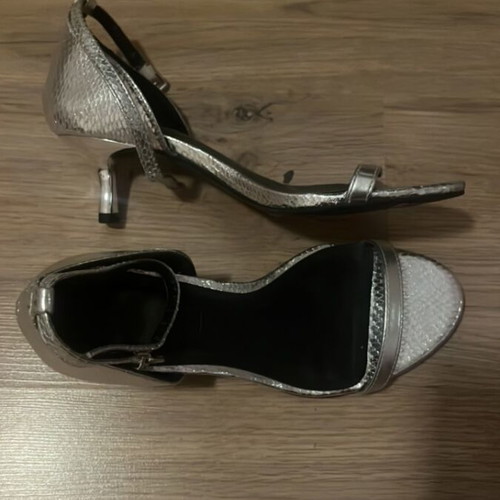 Kitten Heels size 36 silver pumps like new