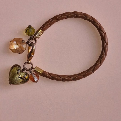 Bracelet in taupe with green stones like new