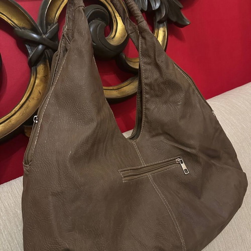 Shoulder bag used with large 3D flower decoration, slouchy style