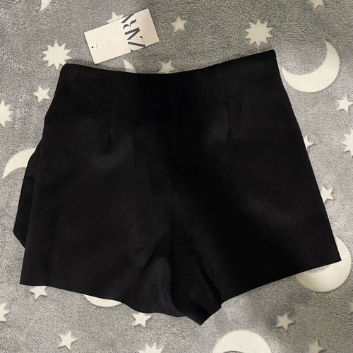 Zara black skirt shorts new with tag, castor look
