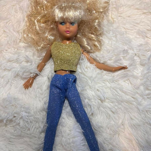 Bibibo Goldilocks doll used with factory paint and movable joints