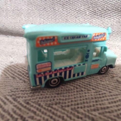 Matchbox ice cream van toy car used, 7 cm