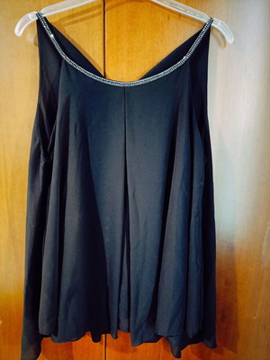 Sleeveless blouse size M black like new