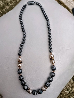 Vintage women's necklace with hematite and natural stone like new, 1980s