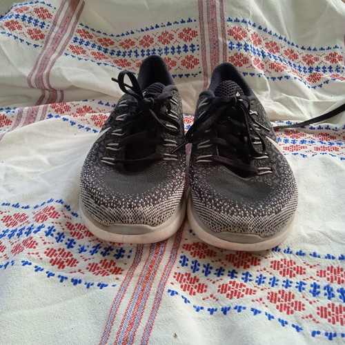 Nike athletic shoes size 40 used, black and grey