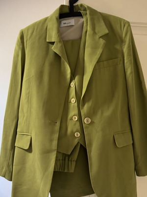 BSB green suit set jacket vest trousers no40, like new