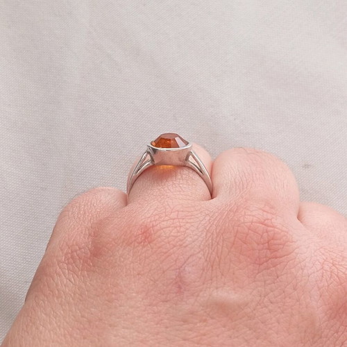 Silver solitaire ring 925 like new