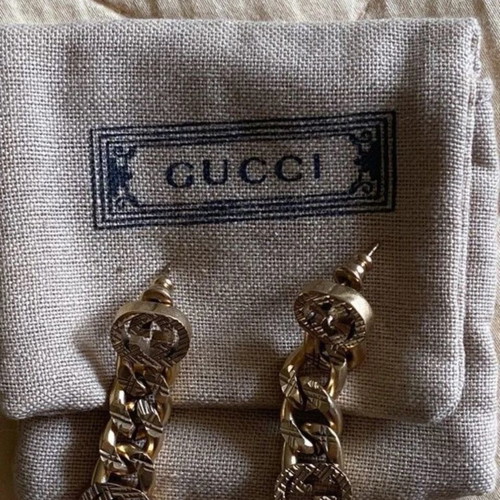 Gucci earrings like new, gold color