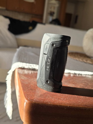 Geek Vape Aegis mod like new with battery