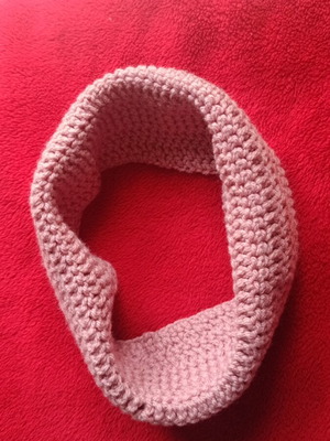 Knitted neck warmer handmade like new, pink, very warm
