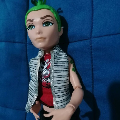 Monster High Deuce Gorgon like new with lever moving arms and hair