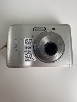 Nikon Coolpix L18 camera for parts or repair