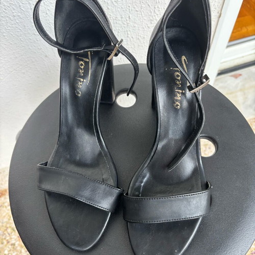Tonino women's black sandals with thick 9.5cm heel, size 39