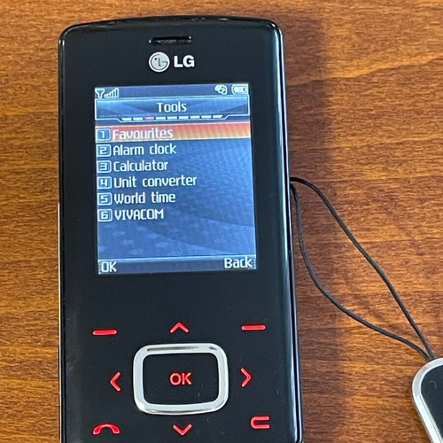 LG KG800 phone used, touch buttons, missing battery clip