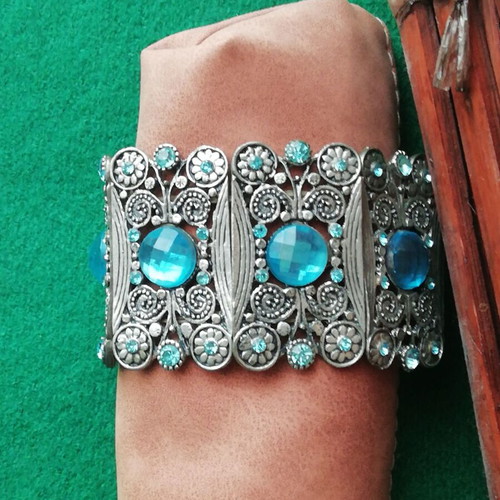 Vintage bracelet with blue pearls open size like new