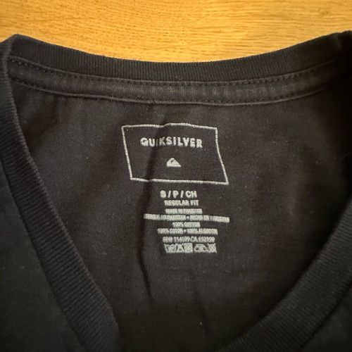 Quiksilver T-shirt black size S like new