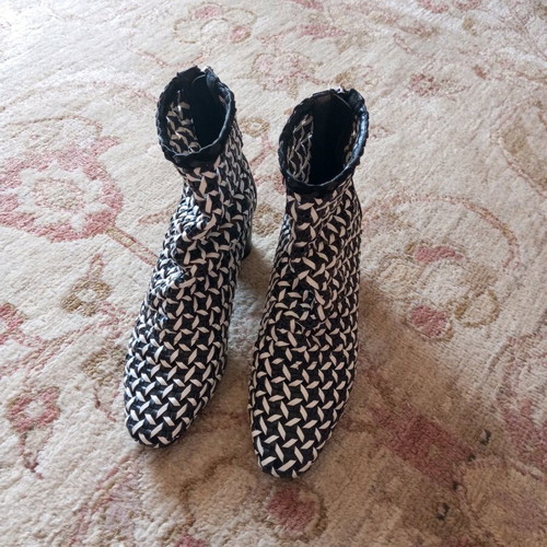 Zara ankle boots used black and white knit with zipper size 37