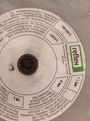 Reflex NG18 heating expansion tank used