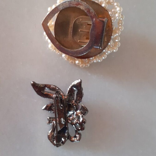 Vintage faux bijou set with pearl scarf clip and purple crystal brooch, like new