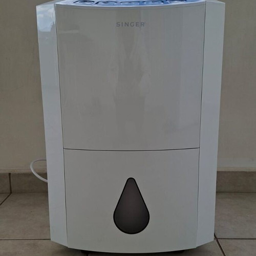 Singer SDHM-20DI 20 lt dehumidifier like new with ionizer